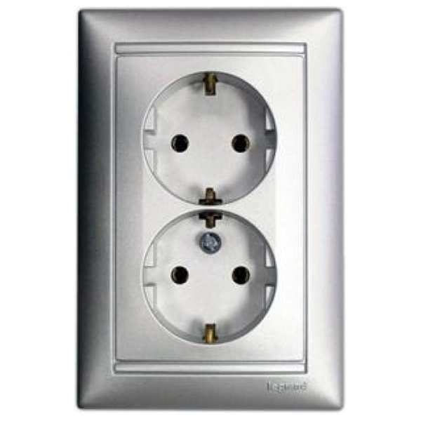 Двойная розетка 2К+З с защитными шторками (алюминий) Valena Legrand, 770127