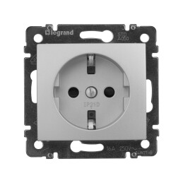 Розетка 2К+З с защитными шторками (алюминий) Valena Legrand, 770121