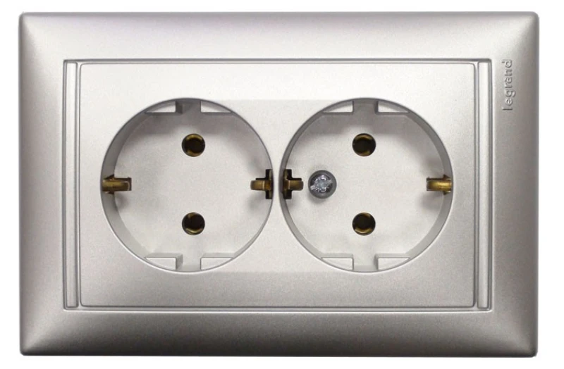 Двойная розетка 2К+З (алюминий) Valena Legrand, 770100