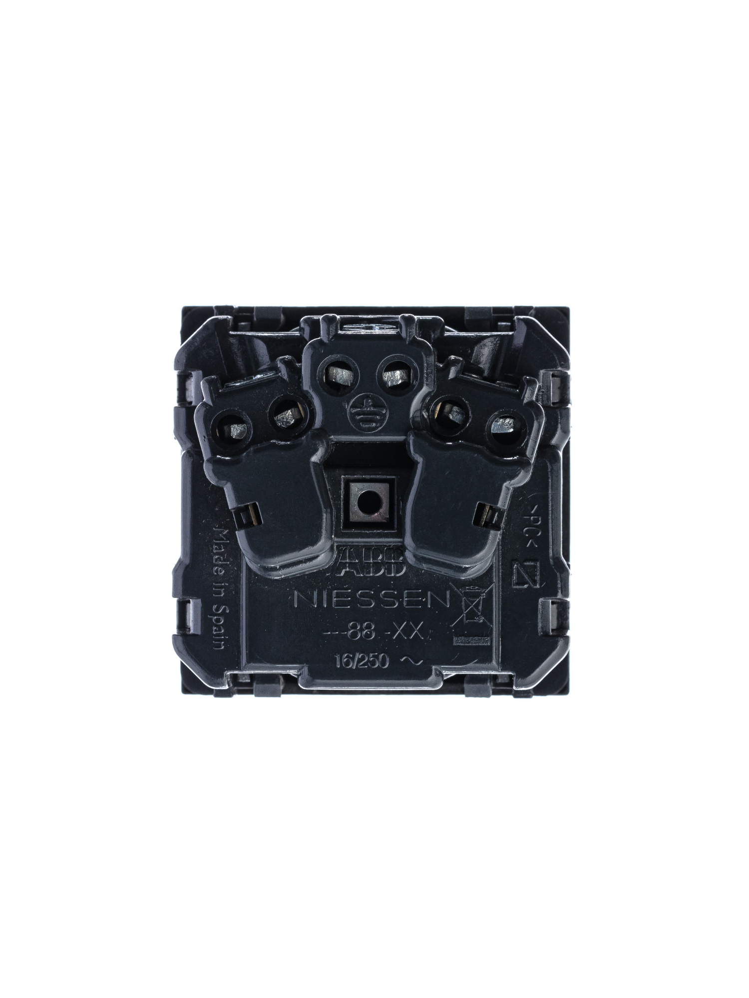 N2288 PL Розетка SCHUKO с заземлением, со шторками 16А/250В (серебристый) Zenit ABB, 2CLA228800N1301